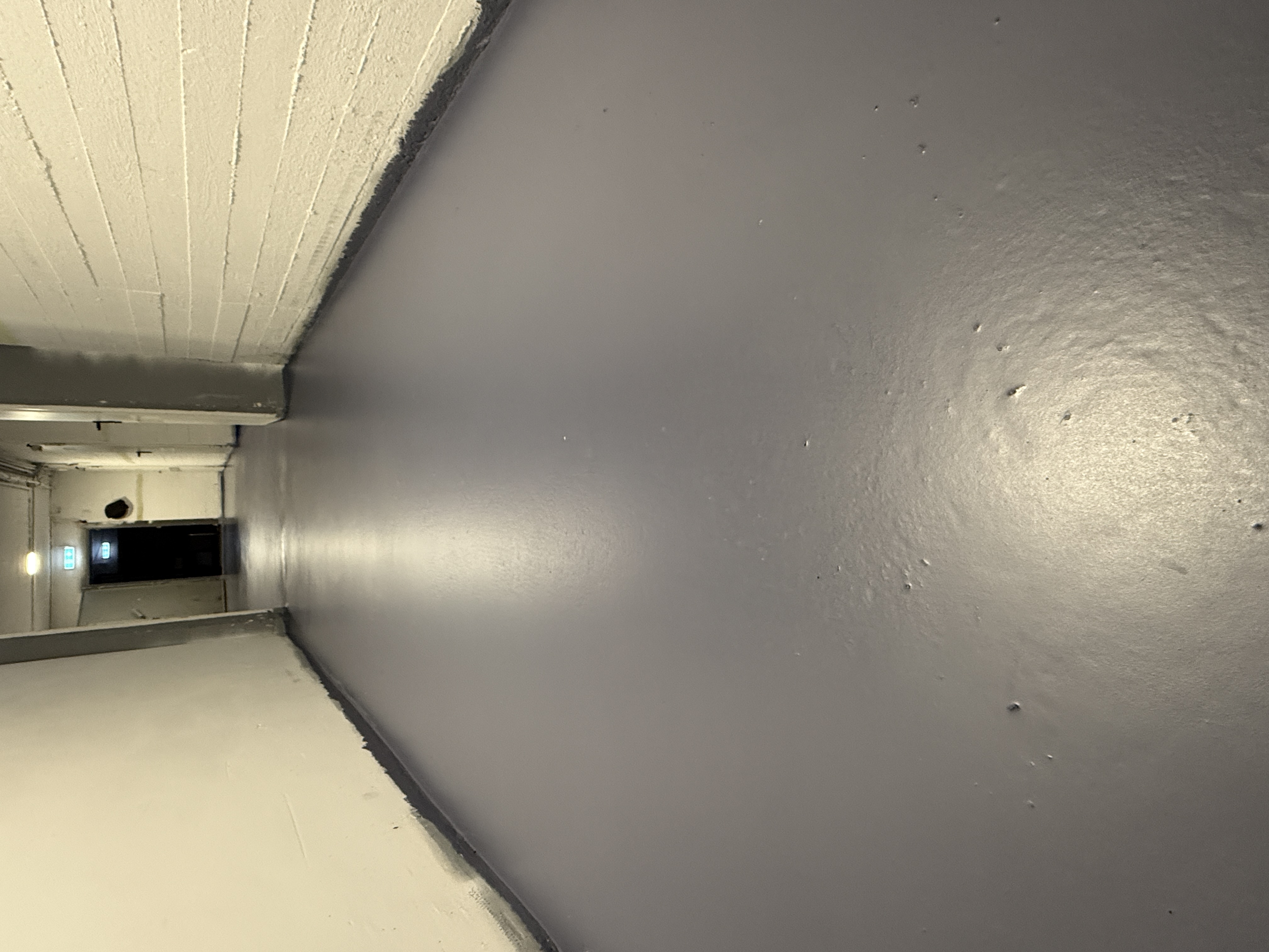 Neuer Boden im Bunker