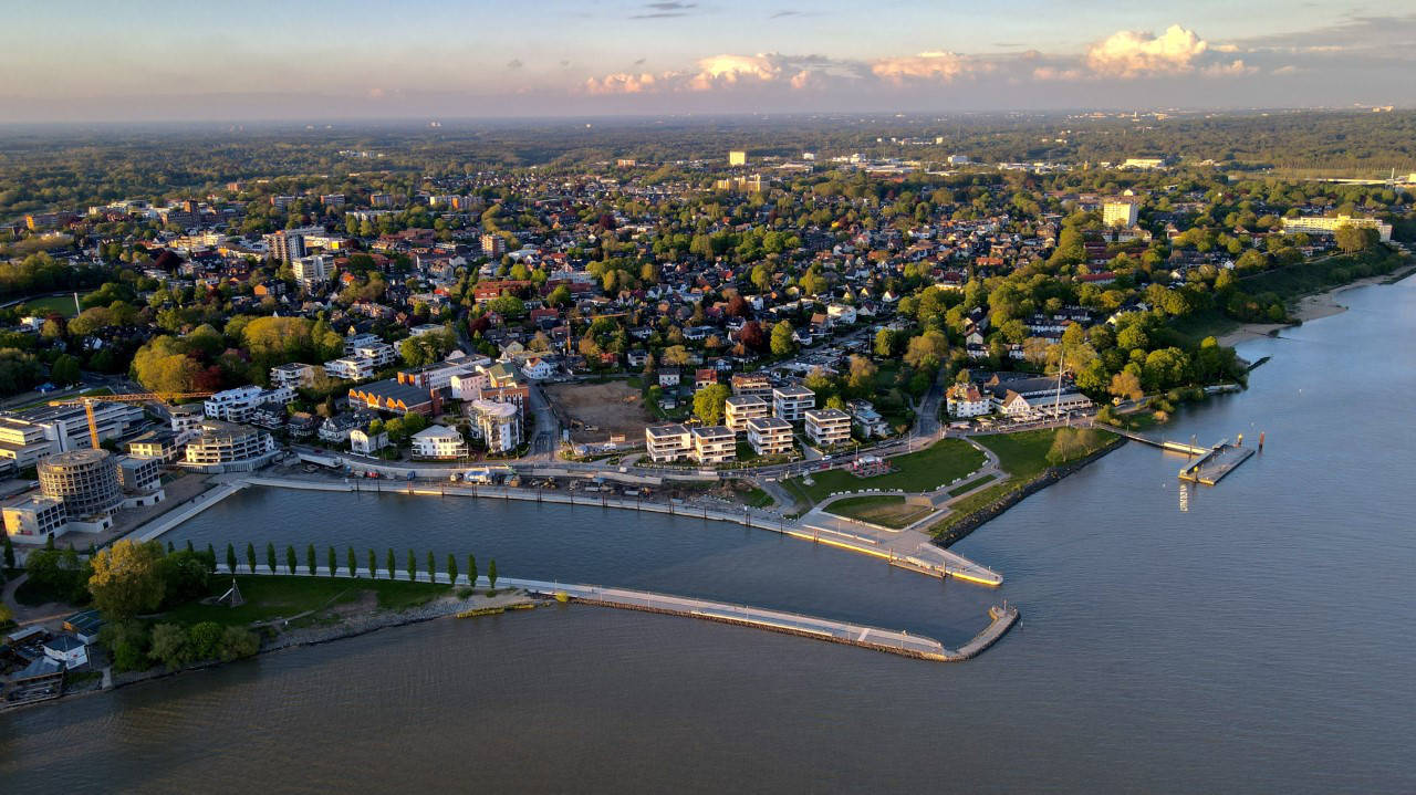 Blick auf den Schulauer Hafen